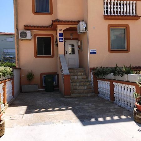 Friendly People'S Guest House ซาดาร์ ภายนอก รูปภาพ