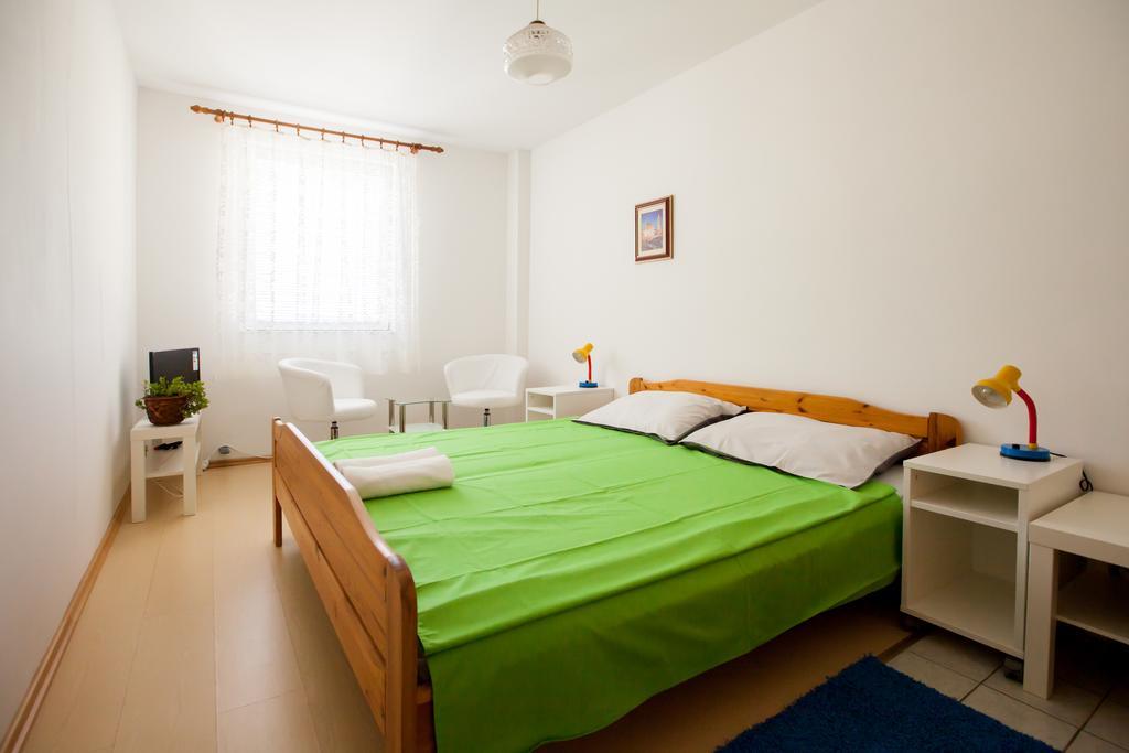 Friendly People'S Guest House ซาดาร์ ภายนอก รูปภาพ