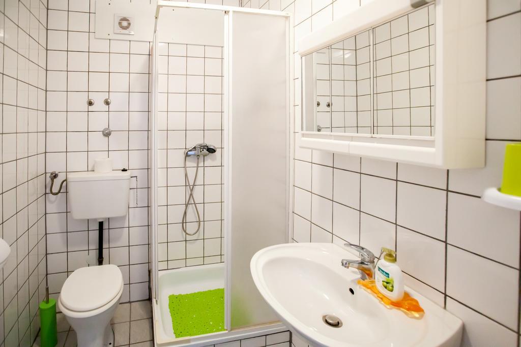 Friendly People'S Guest House ซาดาร์ ภายนอก รูปภาพ